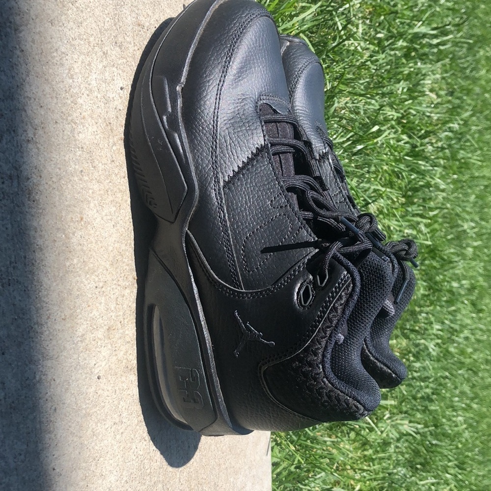 Jordan Max Aura Youth 4